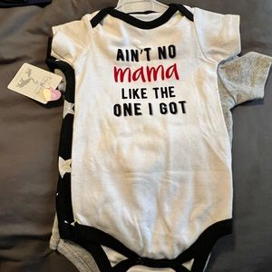 Set of 3 onesie shirts